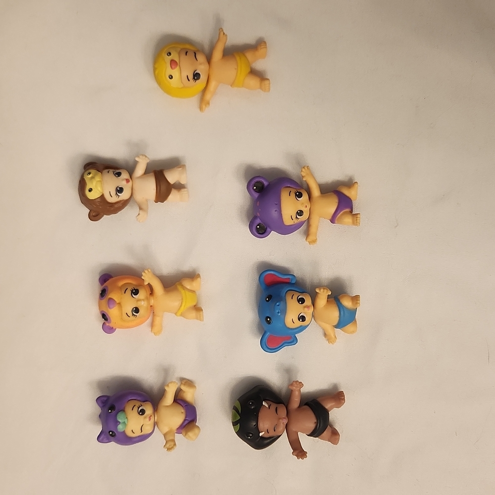 Twozies set of 7 figures